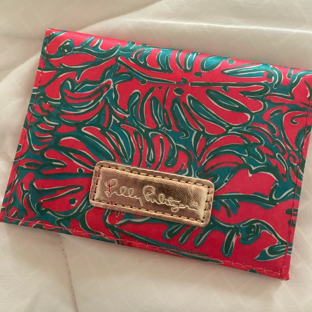 Lilly Pulitzer card holder. Great condition.